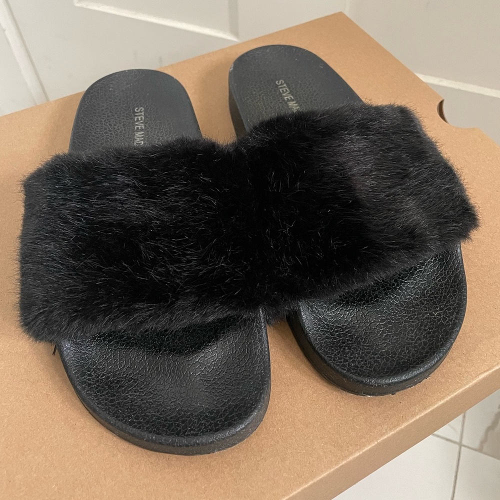 Steve Madden Women’s Faux Fur Slipper